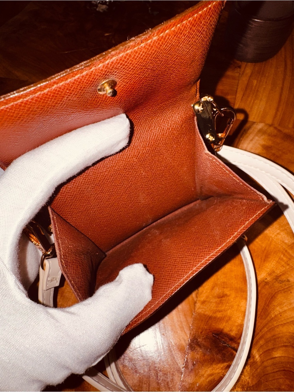 Louis Vuitton monogram Elise compact wallet with White 47 inch adjustable strap - Picture 13 of 16